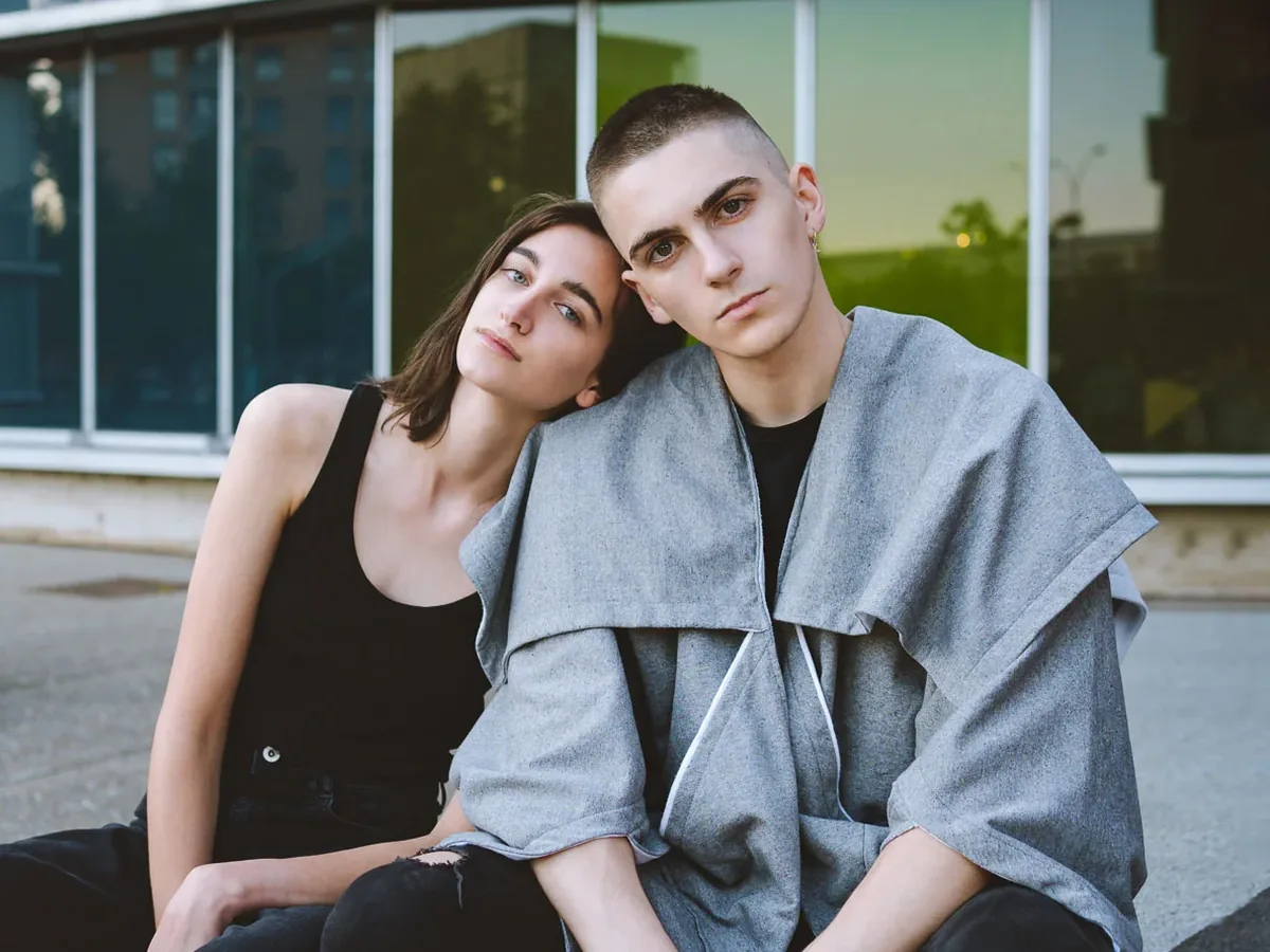 zero-waste-fashion-filosofia-pareja-edificio